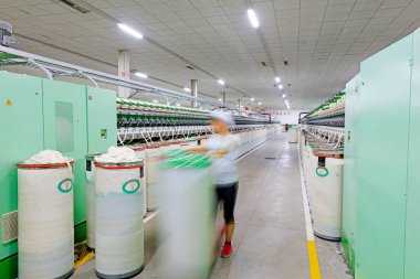 Atölyede pamuk kovası