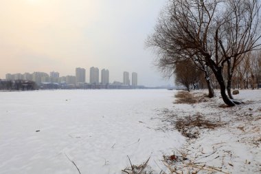 Karda şehir binaları, Çin
