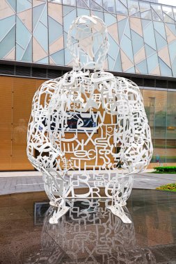 Şangay - 30 Mayıs 2018: Parks, Şangay, Çin 'de Şehir Heykeli Manzarası