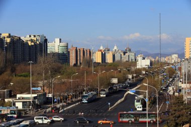 Pekin, Çin - 30 Mart 2019: Huixin Batı Caddesi 'nin kentsel mimari manzarası, Pekin, Çin