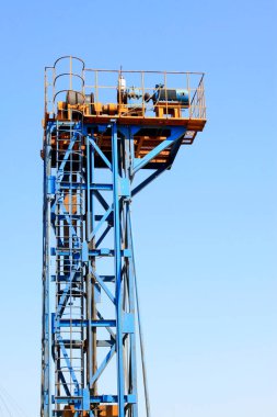 CAOFEIDIAN - 2 Mayıs 2014 tarihinde, JiDong petrol sahasında çerçeve tipi pompalama ünitesi, kaofeidyen, hebei bölgesi, Çin. 