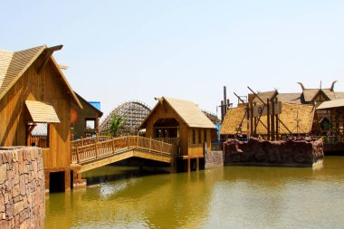 TIANJIN - 17 Mayıs: Peyzaj mimarisi ve su yüzeyi, Mutlu Vadi, 17 Mayıs 2014, Tianjin, Çin.