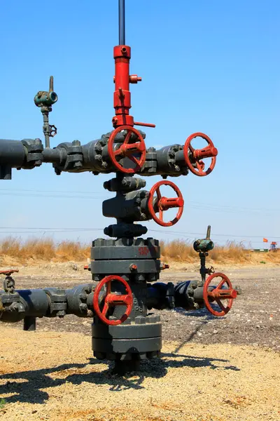 Gri çizgi ve kırmızı el tekerleği, fotoğrafa yakın çekim