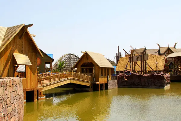 TIANJIN - 17 Mayıs: Peyzaj mimarisi ve su yüzeyi, Mutlu Vadi, 17 Mayıs 2014, Tianjin, Çin.