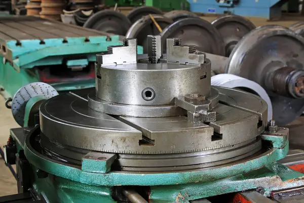 Bir atölyede makine araçları, fotoğrafa yakın çekim