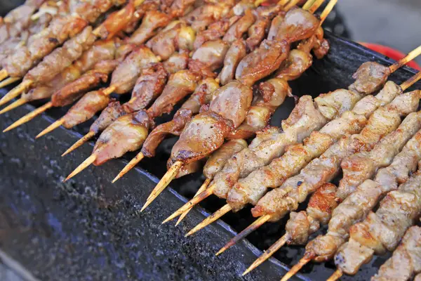 Lokantada ızgara tavuk taşlığı, yakın plan fotoğraf.