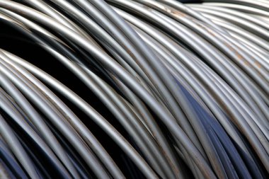 İnşaat alanındaki çelik çubuk, fotoğrafa yakın çekim.