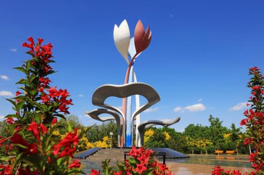 Luannan County - 28 Mayıs 2019: Parklardaki şehir heykelleri, Luannan County, Hebei Eyaleti, Chin