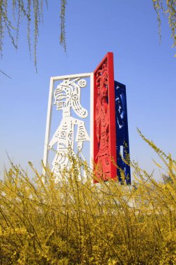 Luannan İlçesi - 7 Nisan 2015 'te bir parkta tiyatro karakteri heykeli, Luannan İlçesi, Hebei Bölgesi, Çin