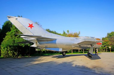Çinli emekli savaş uçakları parkta.