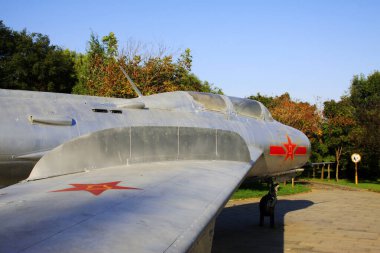 Çinli emekli savaş uçakları parkta.