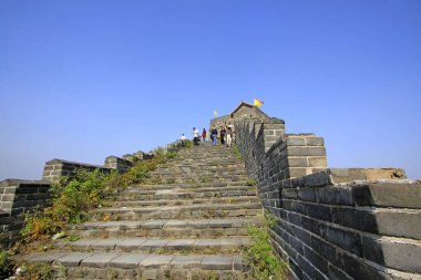 Büyük Duvar barbikalı ve turistleri