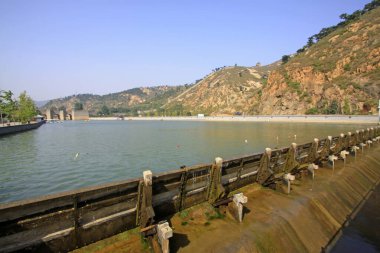 Büyük Duvar manzaralı alan rezervuarı