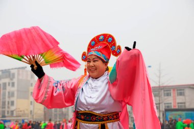 Luannan County - 4 Şubat 2017: Çinli Yangko performansı, Luannan County, Hebei Eyaleti, Chin