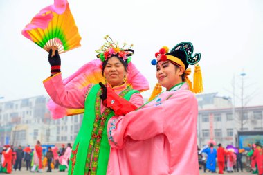 Luannan County - 4 Şubat 2017: Çinli Yangko performansı, Luannan County, Hebei Eyaleti, Chin