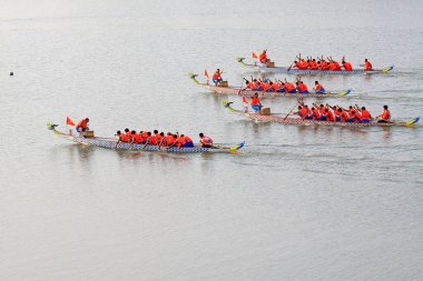 LUANNAN COUNTY - 9 Ağustos: Ejder teknesi yarışı sahnesi 9 Ağustos 2014, Luannan County, Hebei Eyaleti, Çin