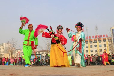 Luannan Eyaleti - 22 Şubat: Çin geleneksel Yanko halk dansları gösterisi 22 Şubat 2016 tarihinde, Luannan County, Hebei Eyaleti, Çin 