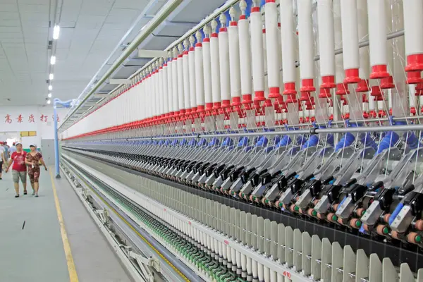 LUANNAN COUNTY - 23 Ağustos: Spinning mill makine ve ekipmanları, 23 Ağustos 2014, Luannan County, Hebei Eyaleti, Çin