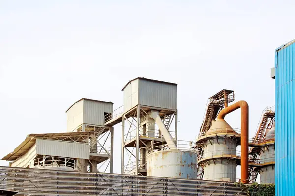 TANGSHAN - 14 Haziran 2014 'te Tangshan, Hebei Eyaleti, Chin' de bir çelik fabrikasında mimari atölye çalışması