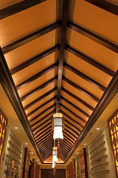 Geleneksel Çin lambaları dekore edilir