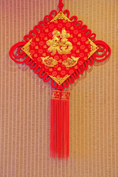 Duvardaki Çin düğümü.