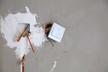 duvar elektrikli tel şantiyesi