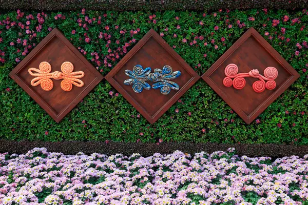 Geleneksel Çin tokalarının dekoratif arazi kapağı şekli