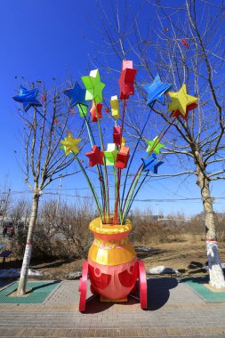 Parkta karikatür heykeli