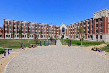 Tangshan - 22 Nisan 2017: Tangshan Politeknik Koleji Kampüs Sahnesi, Tangshan Şehri, Hebei Eyaleti, Çin