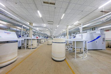 Dönen makine ve boru iğnesi, fotoğrafın kapanışı