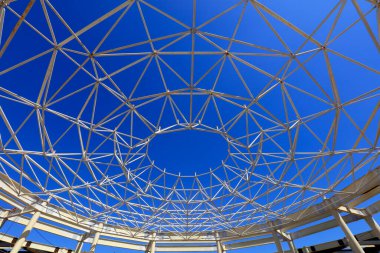 İnşaatta çelik yapı. Otur.