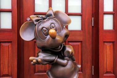 Bakır çizgi film Mickey Mouse Parkta Heykeller