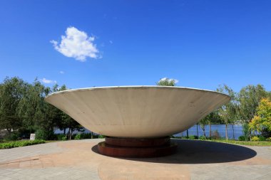 Parktaki Büyük Bowling Heykeli, Luannan İlçesi, Hebei Eyaleti, Çin