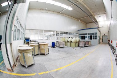 LUANNAN COUNTY - 5 Ocak 2014, Luannan Eyaleti, Hebei Eyaleti, Çin 'deki ZhongTong Seramik Şirketi' nin çamur atölyesindeki hammadde fıçısı