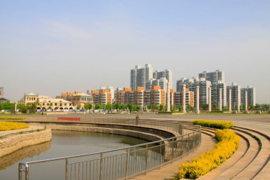 Şehir inşaatı, deniz kıyısında binalar, Çin 'de.