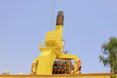 17 Mayıs 2014 'te Mutlu Vadi Eğlence Parkı' nda büyük heyecan verici yolculuklar, Tianjin, Çin.