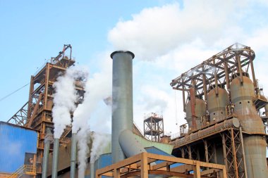 Çelik fabrikalarında fırın patlaması, fotoğrafın yakın çekimi.