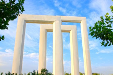 TANGSHAN - 21 Temmuz 2014 'te parkta beyaz bina, Tangshan şehri, Hebei Eyaleti, Chin