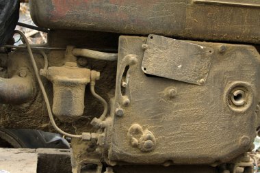 Kirli dizel motor, fotoğrafa yakın çekim.