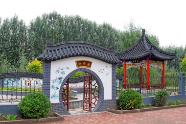 Parktaki Çin antik yapı manzarası
