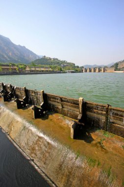 Büyük Duvar manzaralı alan rezervuarı