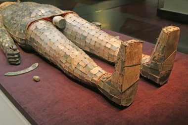 Eski Çin imparatorlarının defin kıyafetleri.