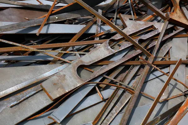 Çelikten arta kalan malzeme, fotoğrafa yakın çekim.