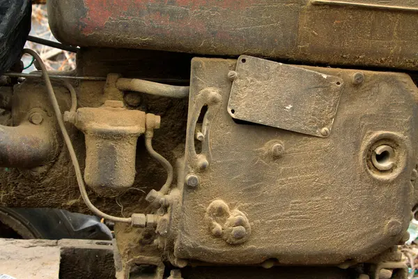 Kirli dizel motor, fotoğrafa yakın çekim.