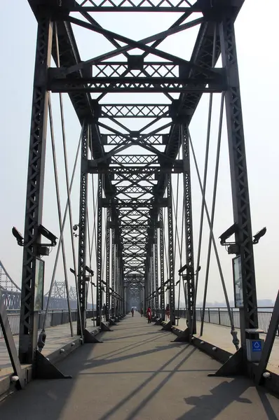 Yalu nehri yıkılmış köprü manzarası, tarihi yerler, Çin