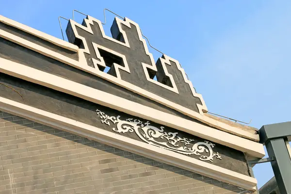 Geleneksel Çin tarzı gri çatı 