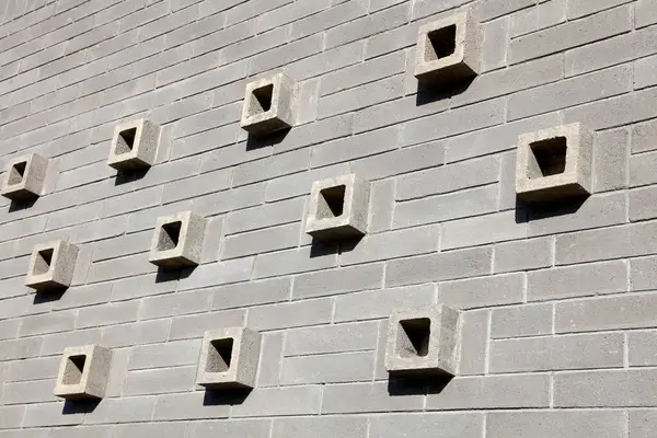 Duvarda gri kare süsleme 