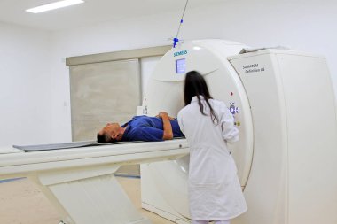Luannan County - 18 Haziran 2015 'te CT' den geçen bir doktor, Luannan County, Hebei Eyaleti, Chin