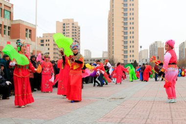 Luannan İlçesi - 19 Şubat: Çin geleneksel Yanko halk dansları gösterisi 19 Şubat 2016 tarihinde, Luannan County, Hebei Eyaleti, Çin