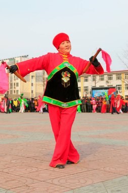 Luannan İlçesi - 19 Şubat: Çin geleneksel Yanko halk dansları gösterisi 19 Şubat 2016 tarihinde, Luannan County, Hebei Eyaleti, Çin